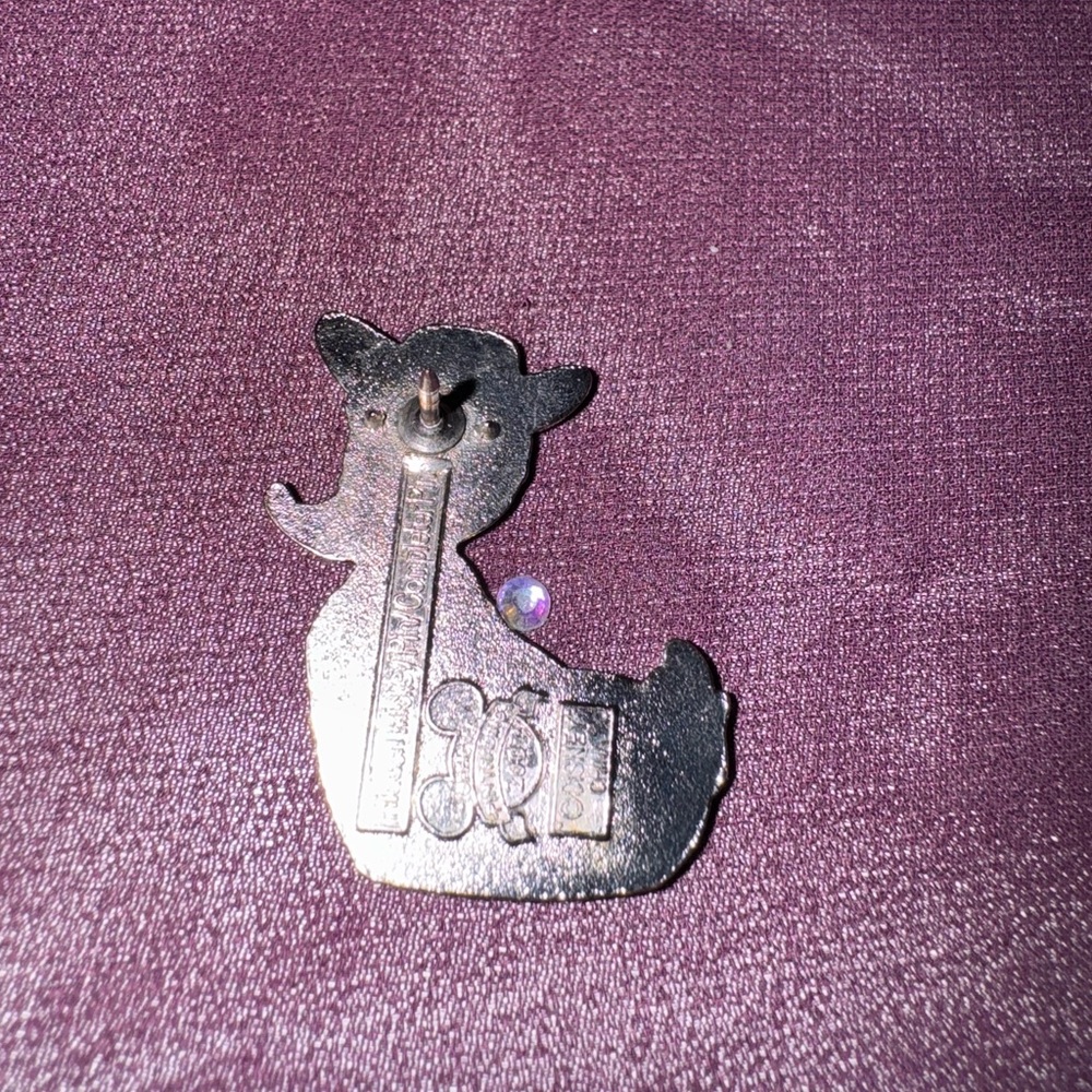 Disney Donald Duck Enamel Pin with Hat - Picture 3 of 3